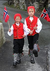Kinder Norwegischer Nationalfeiertag_200px